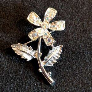 Vintage Sarah Coventry flower rhinestone brooch signed